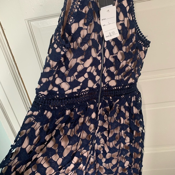 Adorable navy lace dress - Picture 5 of 6